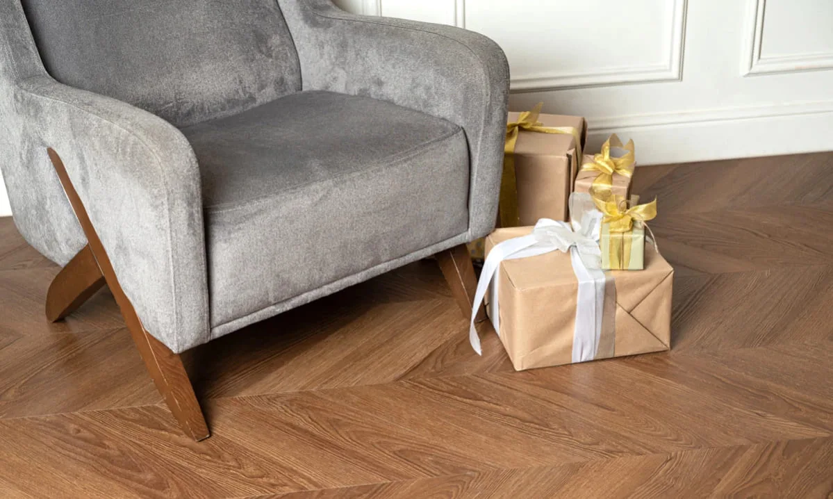 Кварцвиниловая плитка Vinilam клеевая Parquet Chevron Glue Шеврон Плезир I1651102 французская елка 690×115×2,5