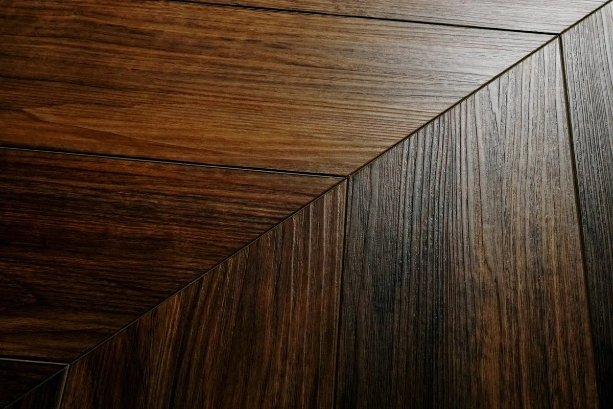 Кварцвиниловый SPC ламинат Damy Floor Chevron Монсоро DF09-Ch французская елка 600×127×5