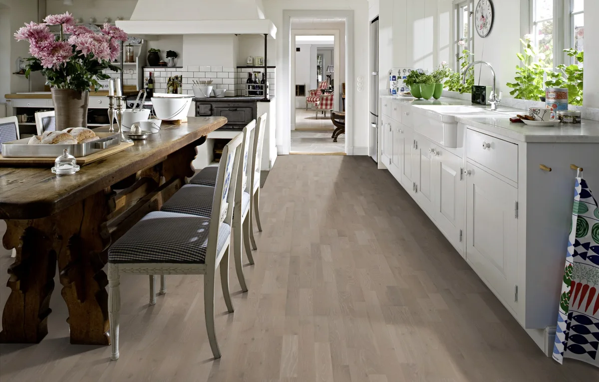 Паркетная доска Kahrs Гармония Дуб Сплав Alloy 153N0BEKD1KW240 Lively 2423×200×15