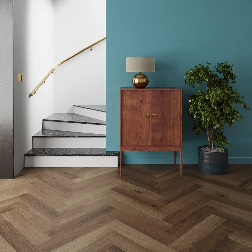 Кварцвиниловая плитка Invictus клеевая Maximus Herringbone Highland Oak Chocolate венгерская елка 749×150×2,5