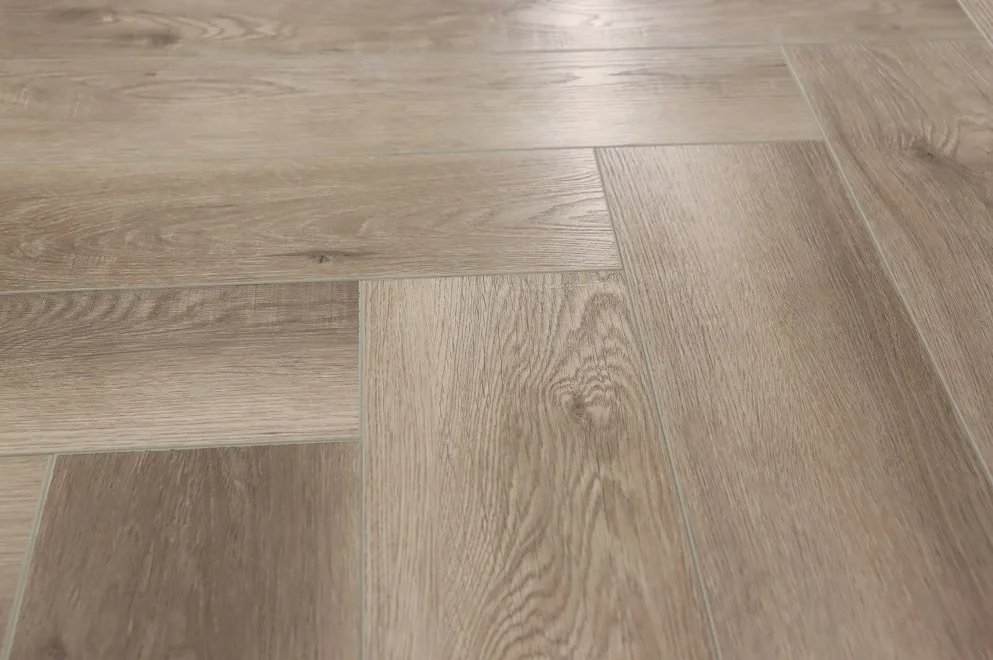 Кварцвиниловый SPC ламинат Cronafloor Herringbone 2.0 Дуб Руан H021 венгерская елка 640×128×4,5