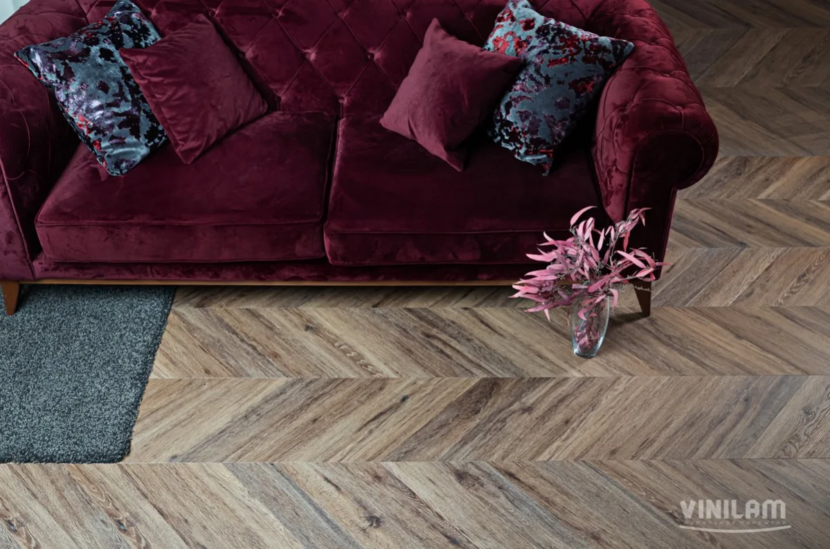 Кварцвиниловый SPC ламинат Vinilam Parquet Chevron Шеврон Лувр I107516 французская елка 1293×305×8,5