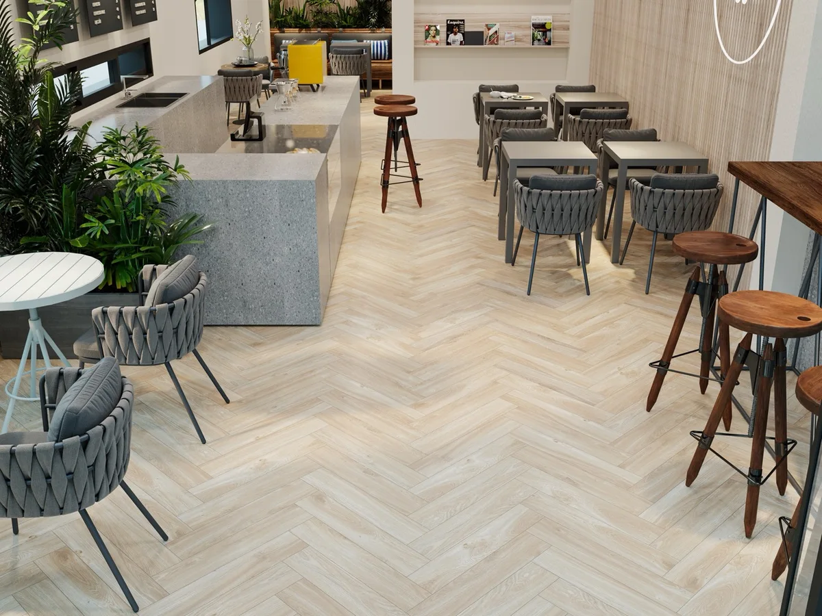 Кварцвиниловый SPC ламинат Cronafloor Herringbone Дуб Ницца H002 венгерская елка 640×128×4,5
