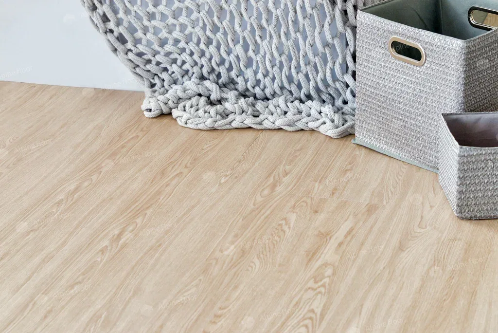 Кварцвиниловый SPC ламинат Alpine Floor Classic Ясень Макао ECO 106-1 1220×183×4