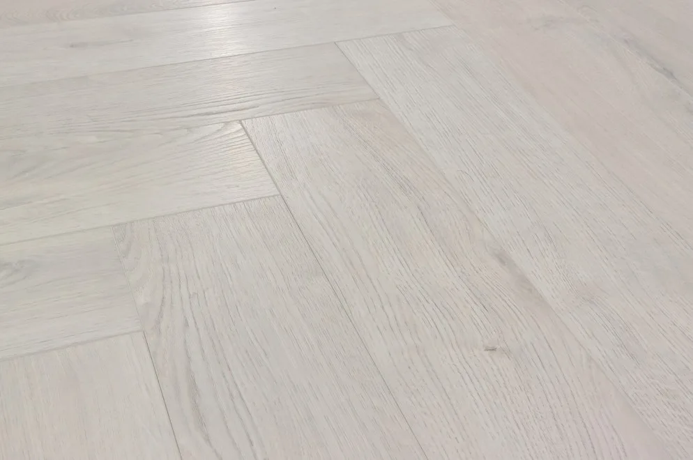 Кварцвиниловый SPC ламинат Cronafloor Herringbone 2.0 Дуб Ним H015 венгерская елка 640×128×4,5