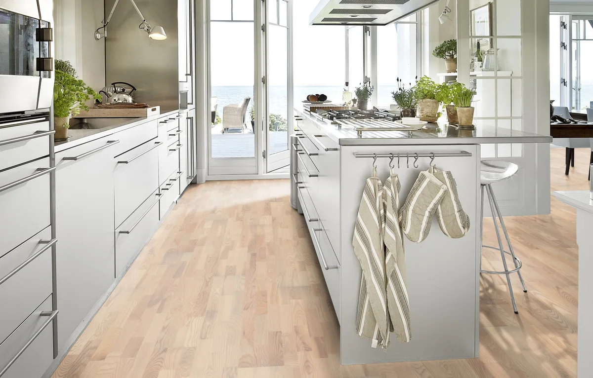 Паркетная доска Kahrs Трес Ясень Сериале Ceriale 133NACAK1VKW240 Variation 2423×200×13