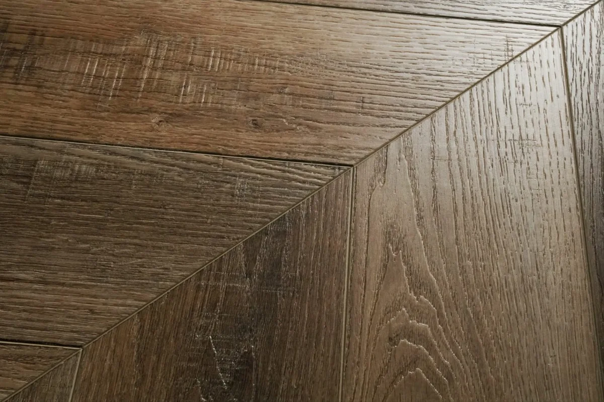 Кварцвиниловая плитка Damy Floor клеевая Chevron LVT Амбуаз DF06-Ch-LVT французская елка 600×127×2,5
