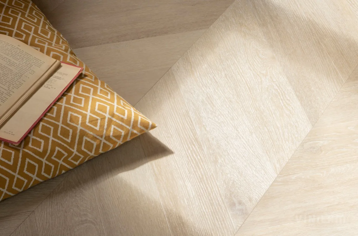 Кварцвиниловый SPC ламинат Vinilam Parquet Chevron Шеврон Сезар RI4445118CL4 французская елка 1293×305×8,5