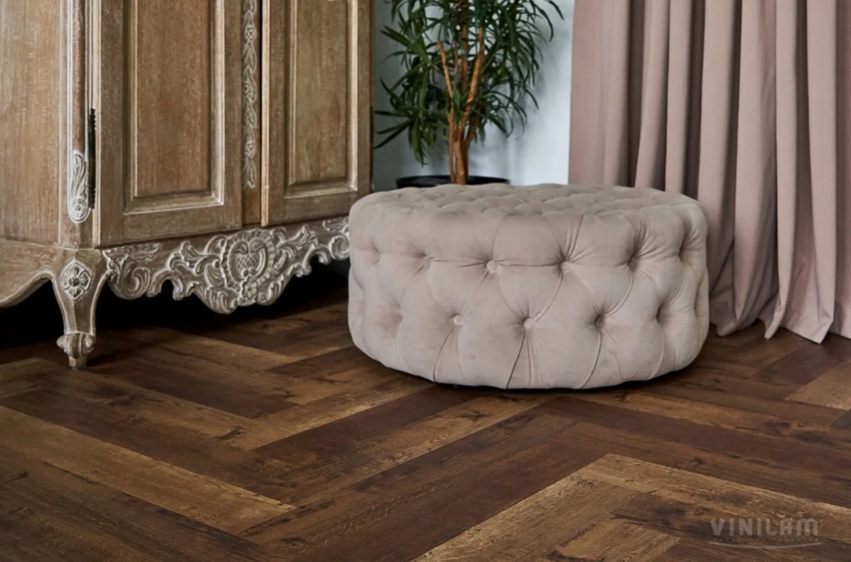 Кварцвиниловый SPC ламинат Vinilam Parquet Herringbone Паркет Версальский IS11177 венгерская елка 720×120×6,5