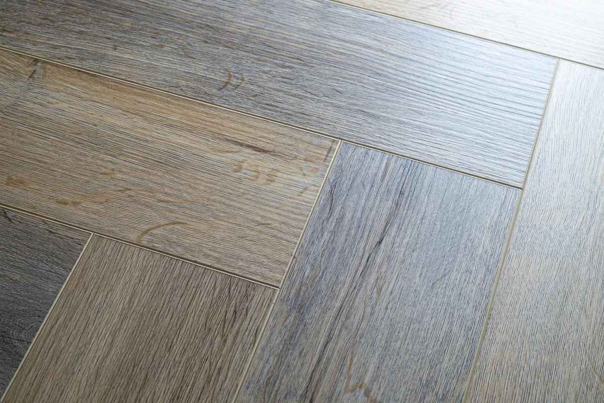 Кварцвиниловая плитка Damy Floor клеевая London LVT Ковентри 190707EL-01-LVT венгерская елка 590×118×2,5