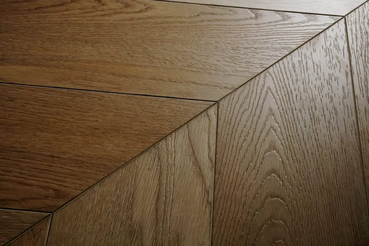 Кварцвиниловая плитка Damy Floor клеевая Chevron LVT Тюильри DF03-Ch-LVT французская елка 600×127×2,5