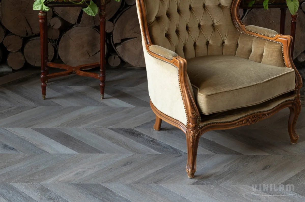 Кварцвиниловый SPC ламинат Vinilam Parquet Chevron Шеврон Легран RI444515CL4 французская елка 1293×305×8,5