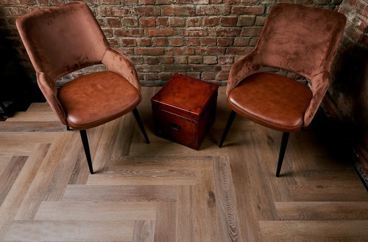 Кварцвиниловый SPC ламинат Vinilam Parquet Herringbone Венецианский Паркет IS11199 венгерская елка 720×120×6,5