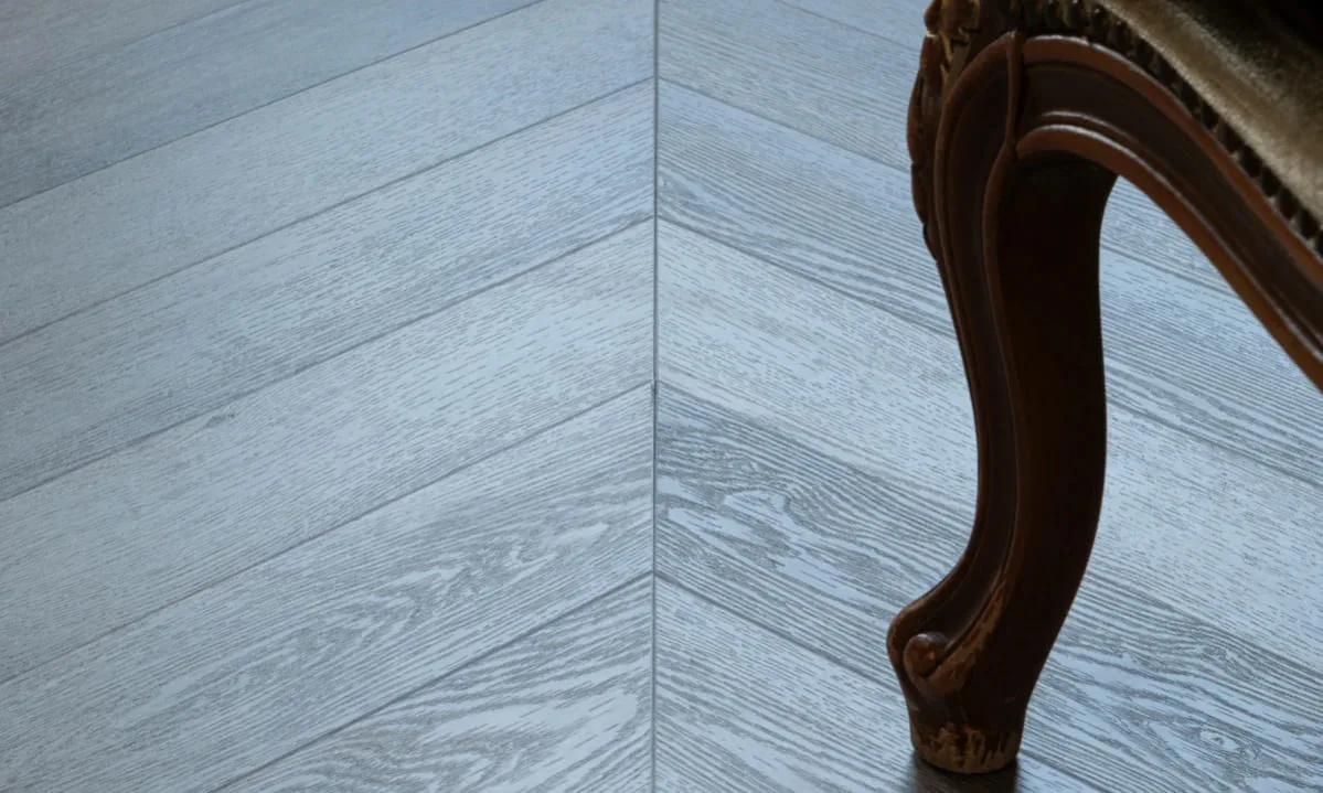 Кварцвиниловая плитка Vinilam клеевая Parquet Chevron Glue Шеврон Легран RI444515CL4 французская елка 690×115×2,5