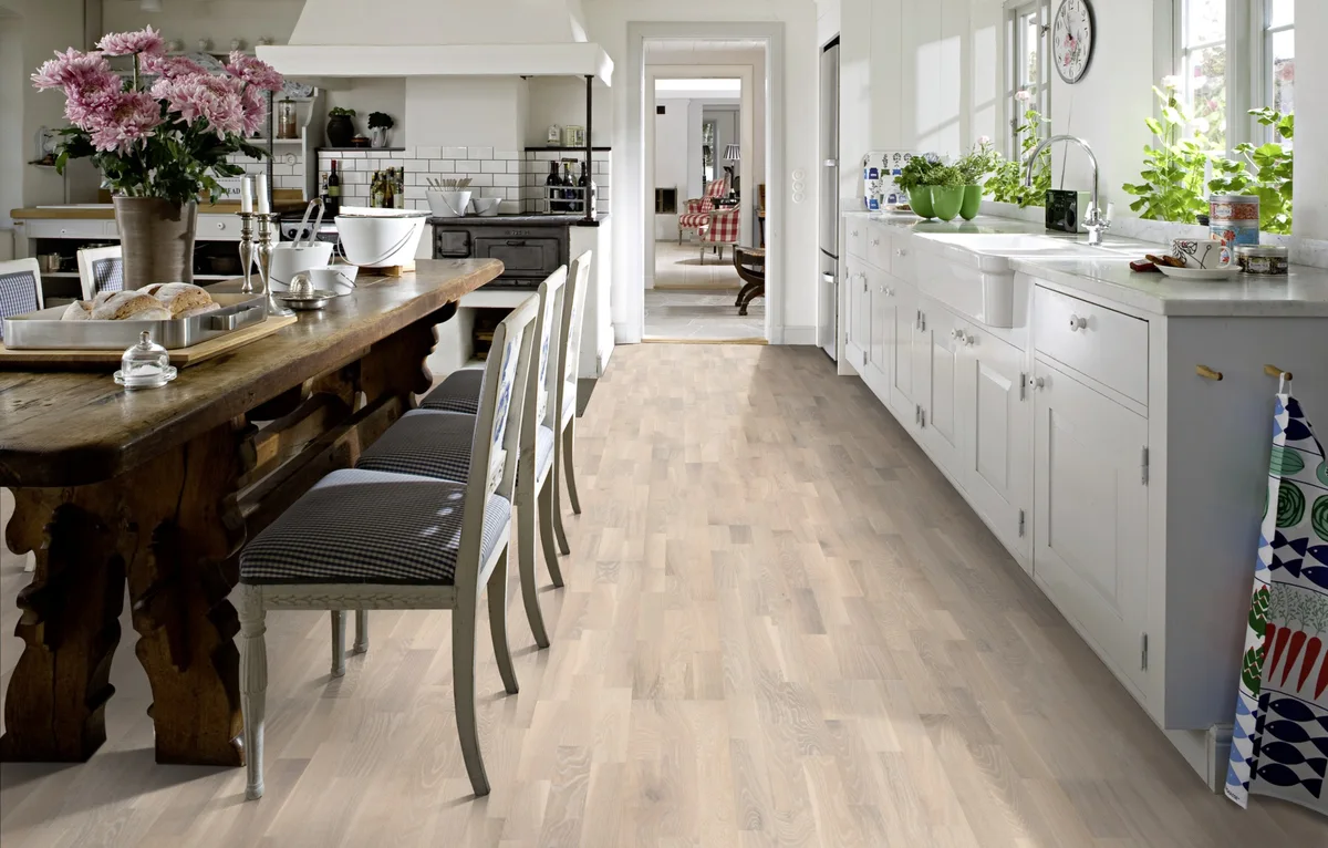 Паркетная доска Kahrs Гармония Дуб Светлый Pale 153N5BEKP1KW240 Variation 2423×200×15