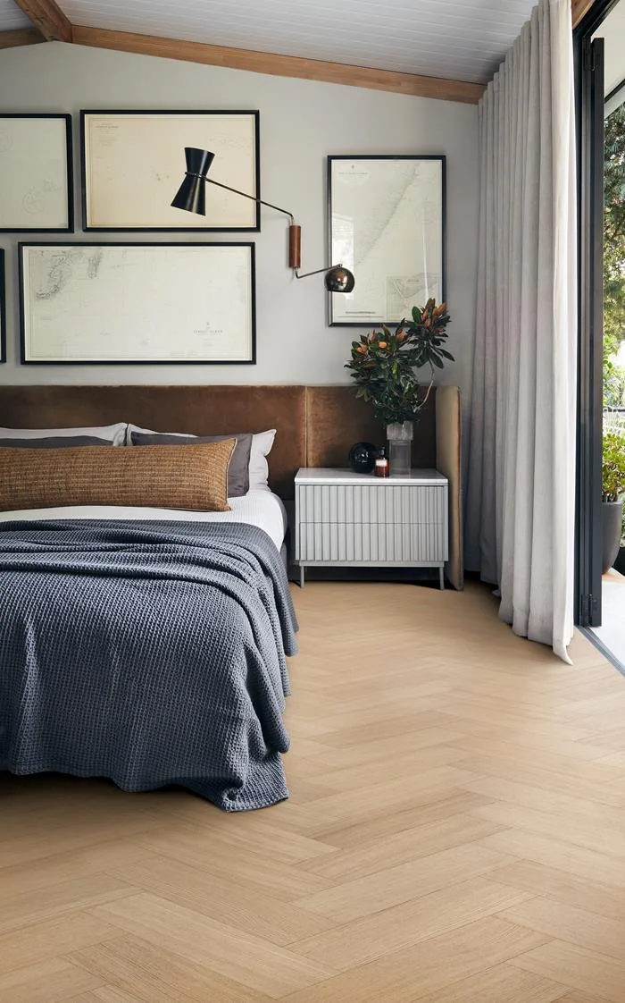 Паркетная доска Kahrs Life Authentic Herringbone Oak Ginseng Right LTCLRW5002R-121 Calm венгерская елка 593×121×10