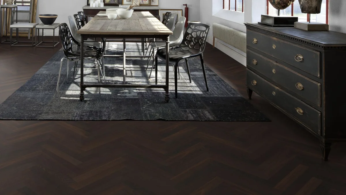 Инженерная доска Kahrs Студио Дуб AB копченый под маслом Smoked Oak AB oiled HB 111PABEKFCKE050 Calm венгерская елка 490×70×11