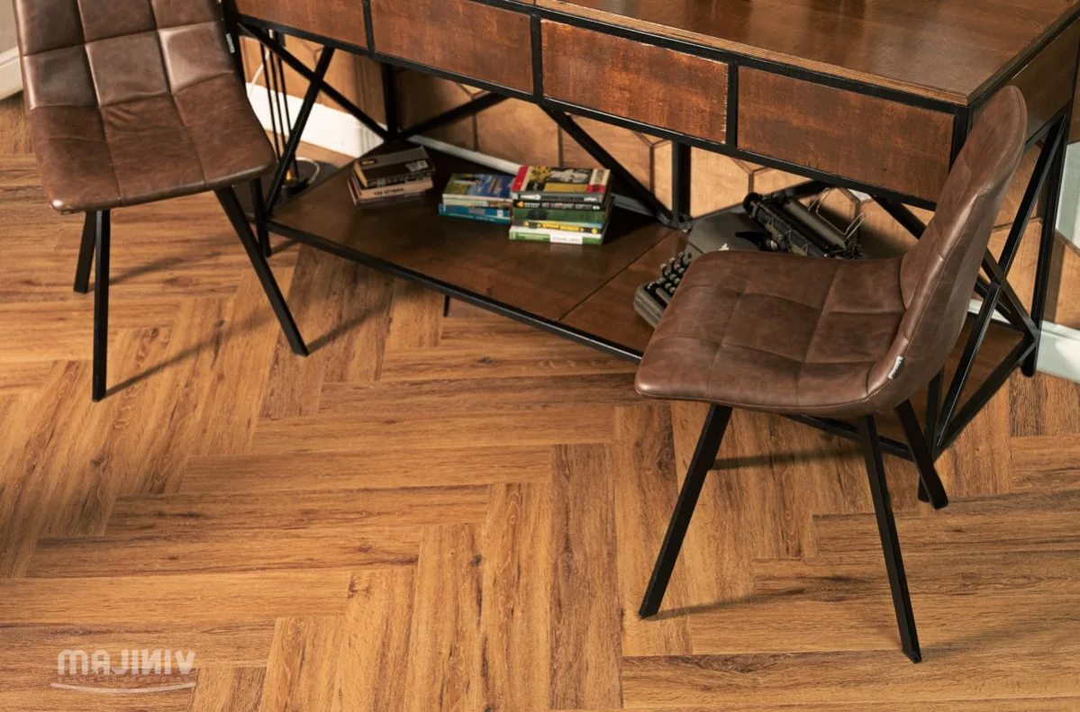 Кварцвиниловый SPC ламинат Vinilam Parquet Herringbone Паркет Де Вилль IS11210 венгерская елка 720×120×6,5