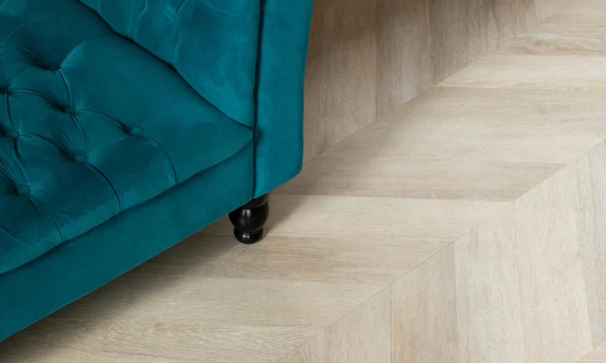 Кварцвиниловая плитка Vinilam клеевая Parquet Chevron Glue Шеврон Сезар RI4445118CL4 французская елка 690×115×2,5