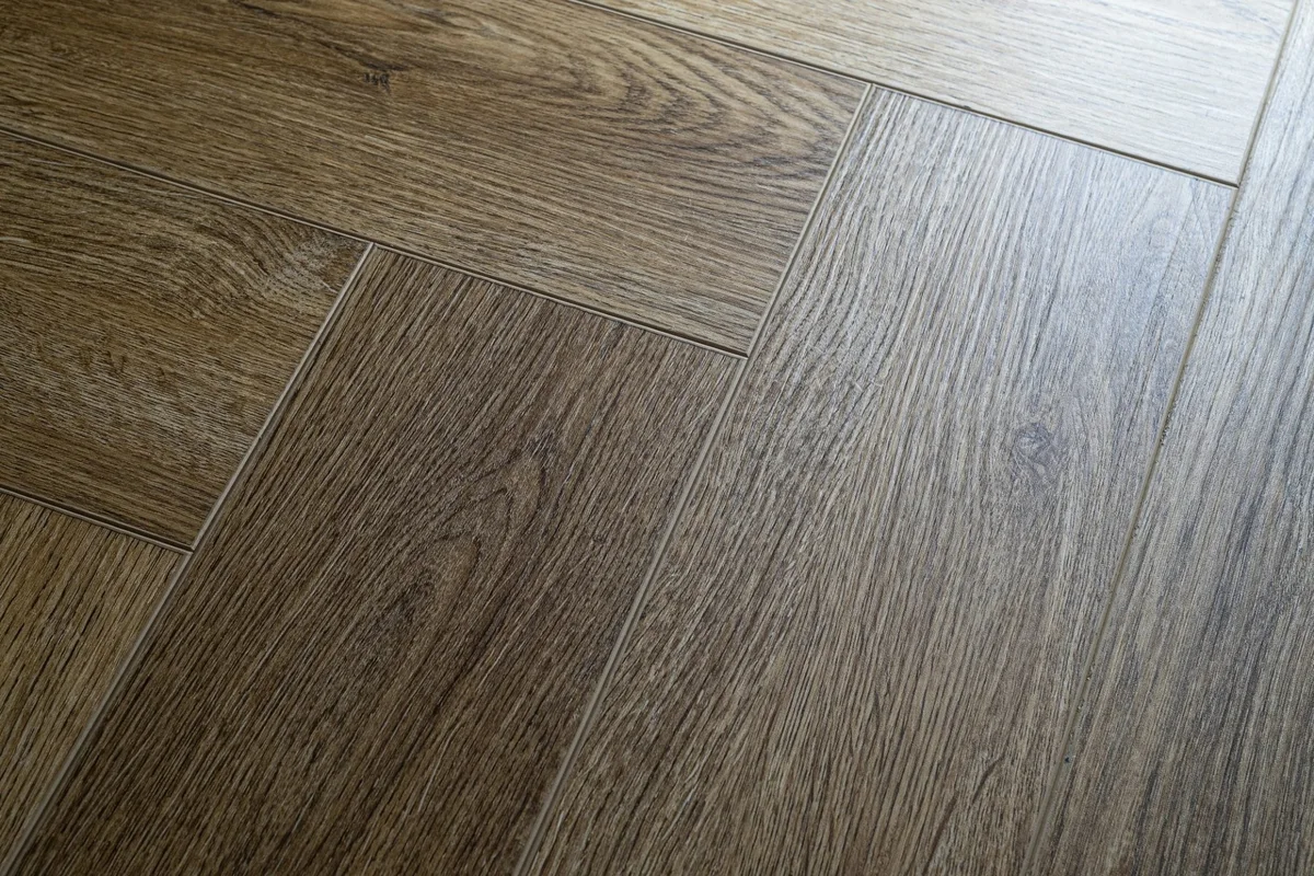 Кварцвиниловая плитка Damy Floor клеевая London LVT Шеффилд 190902EL-07-LVT венгерская елка 590×118×2,5