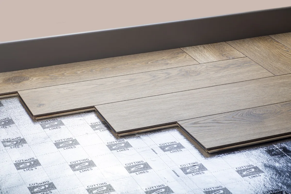Ламинат Homflor Herringbone 8 BR Praline/Cajun Oak 535 венгерская елка 644×143×8