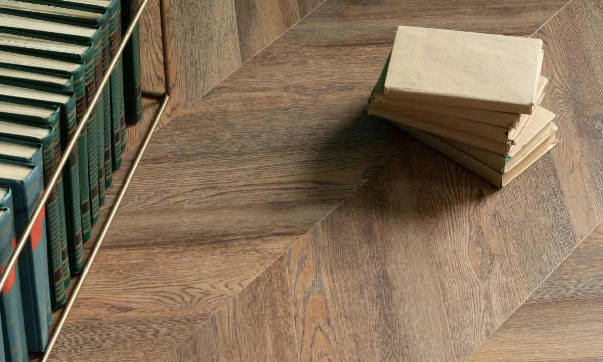 Кварцвиниловая плитка Vinilam клеевая Parquet Chevron Glue Шеврон Нормандия RI153610CL4 французская елка 690×115×2,5