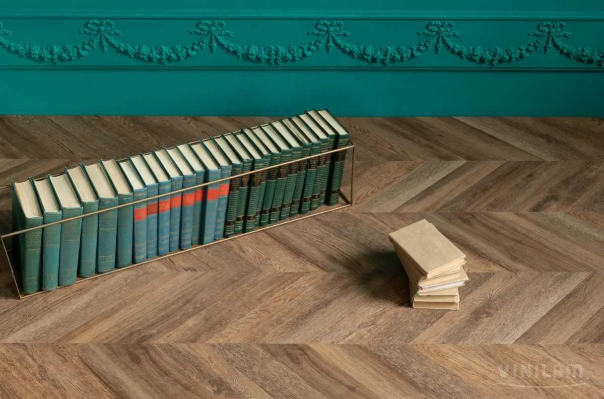 Кварцвиниловый SPC ламинат Vinilam Parquet Chevron Шеврон Нормандия RI153610CL4 французская елка 1293×305×8,5