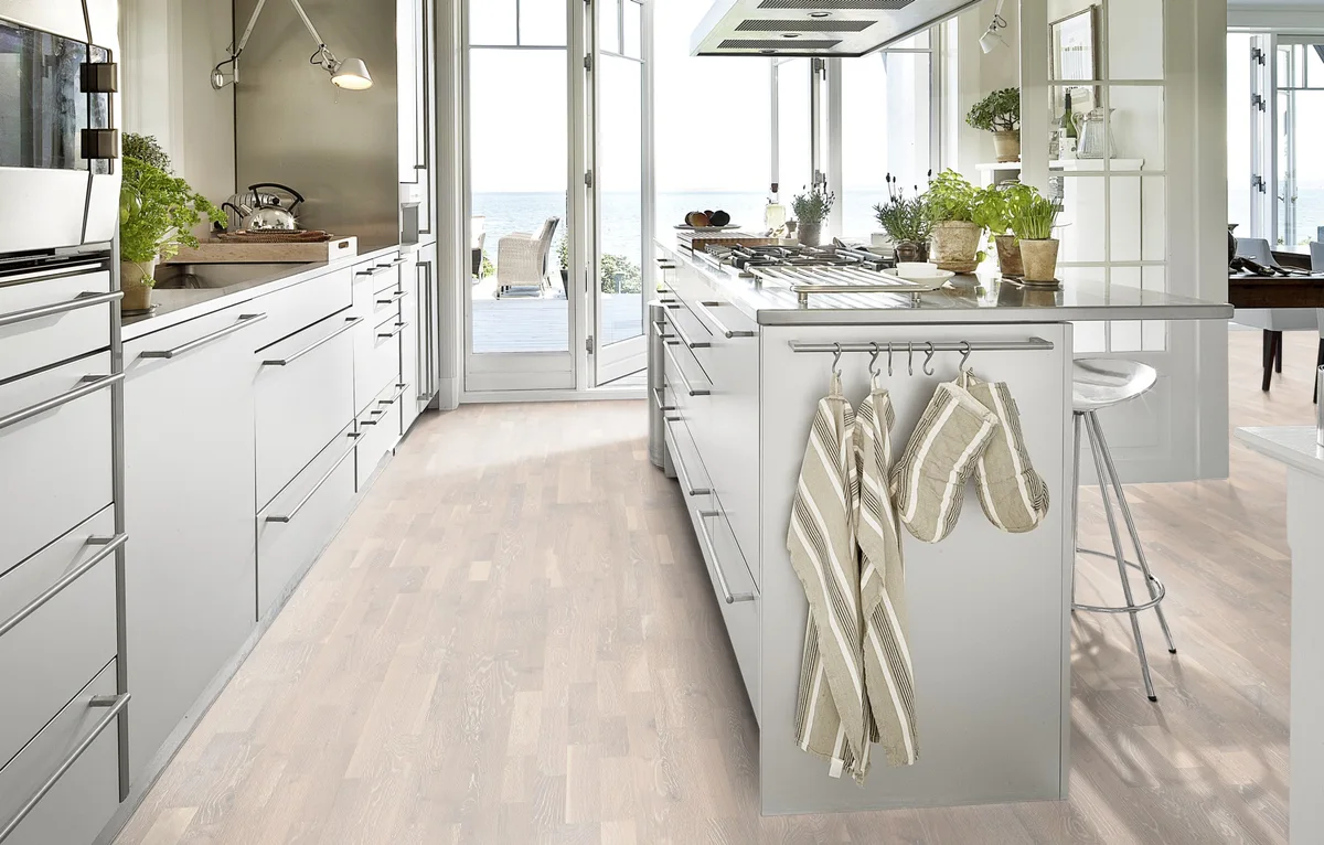 Паркетная доска Kahrs Гармония Дуб Известняк Limestone 153N0BEK0WKW240 Lively 2423×200×15