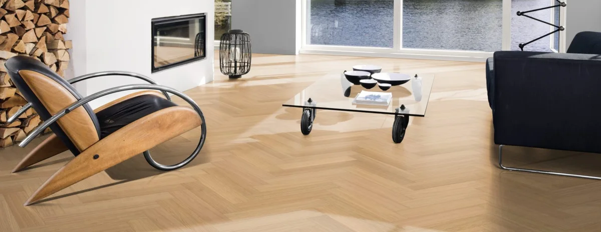 Паркетная доска Kahrs Life Authentic Herringbone Oak Chamomille Left LTCLRW5001L-121 Calm венгерская елка 593×121×10