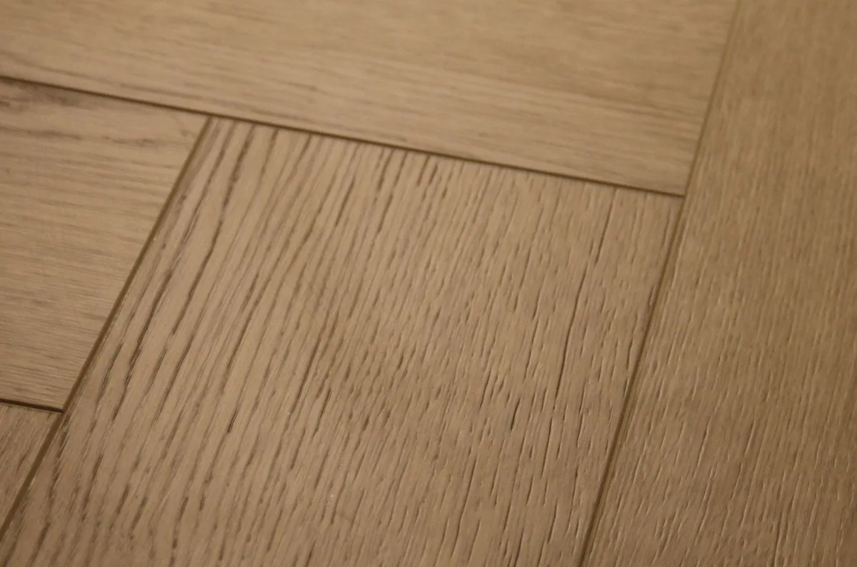 Кварцвиниловая плитка Damy Floor клеевая London LVT Брайтон 5248-8-LVT венгерская елка 590×118×2,5