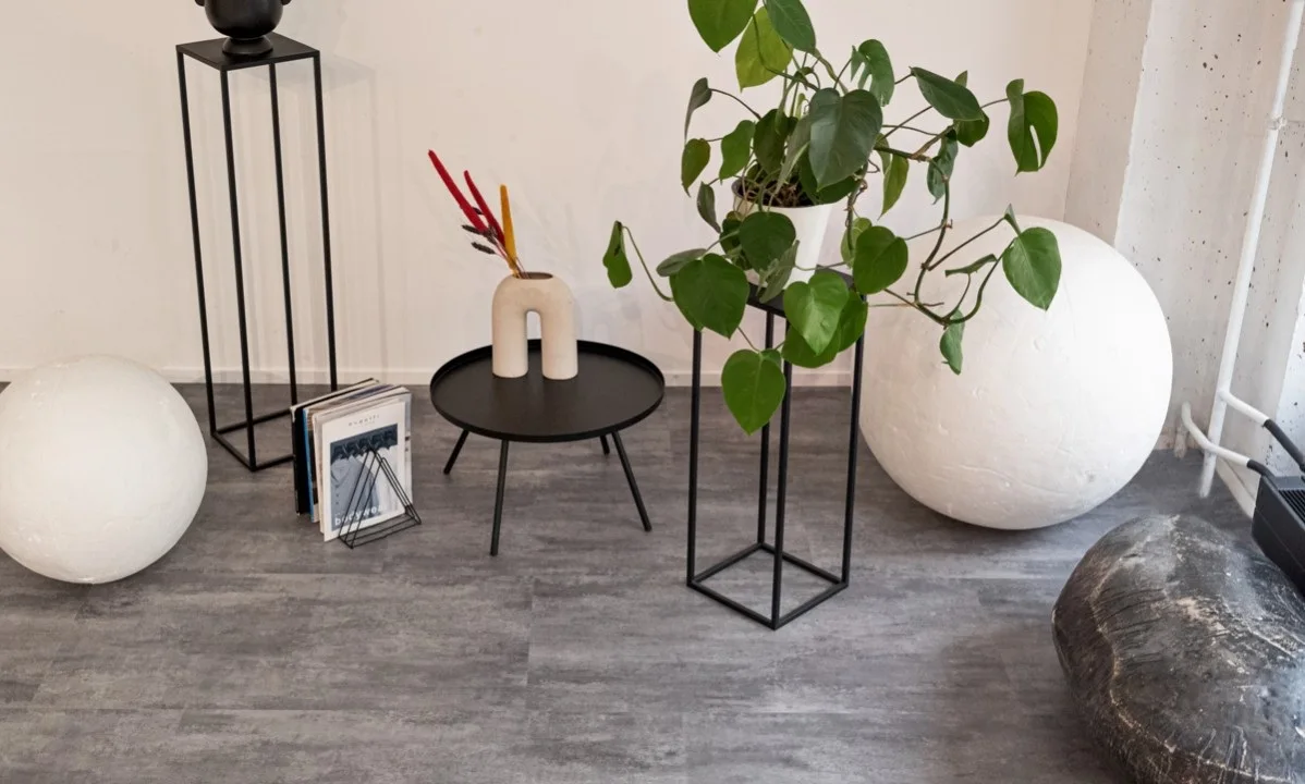 Кварцвиниловый SPC ламинат Vinilam Ceramo Stone Цемент Серый 71616 940×470×8