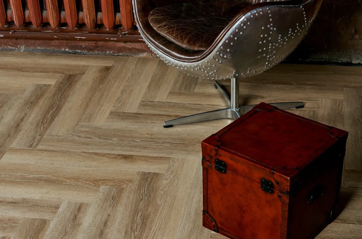 Кварцвиниловый SPC ламинат Vinilam Parquet Herringbone Паркет Классический IS11166 венгерская елка 720×120×6,5