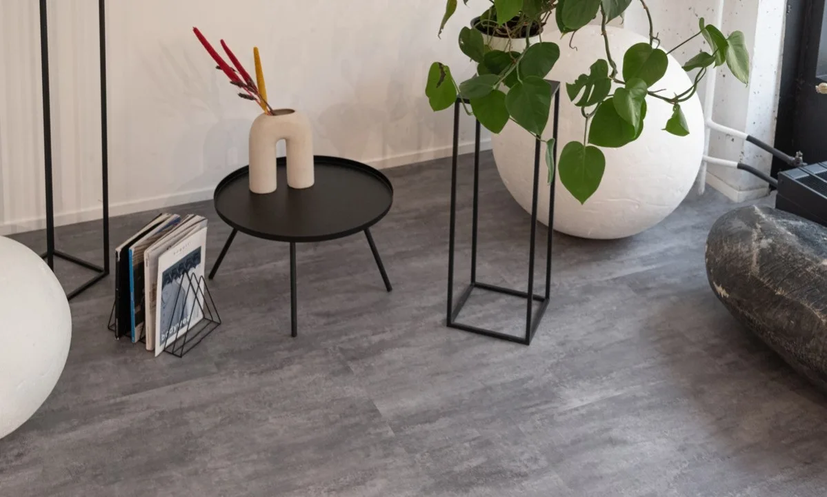 Кварцвиниловый SPC ламинат Vinilam Ceramo Stone Цемент Серый 71616 940×470×8