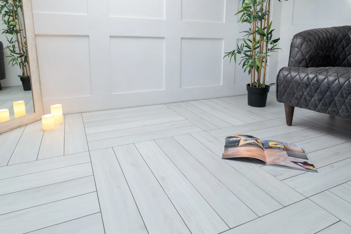 Кварцвиниловый SPC ламинат Aquafloor Parquet Plus AF6016PQ венгерская елка 720×120×7