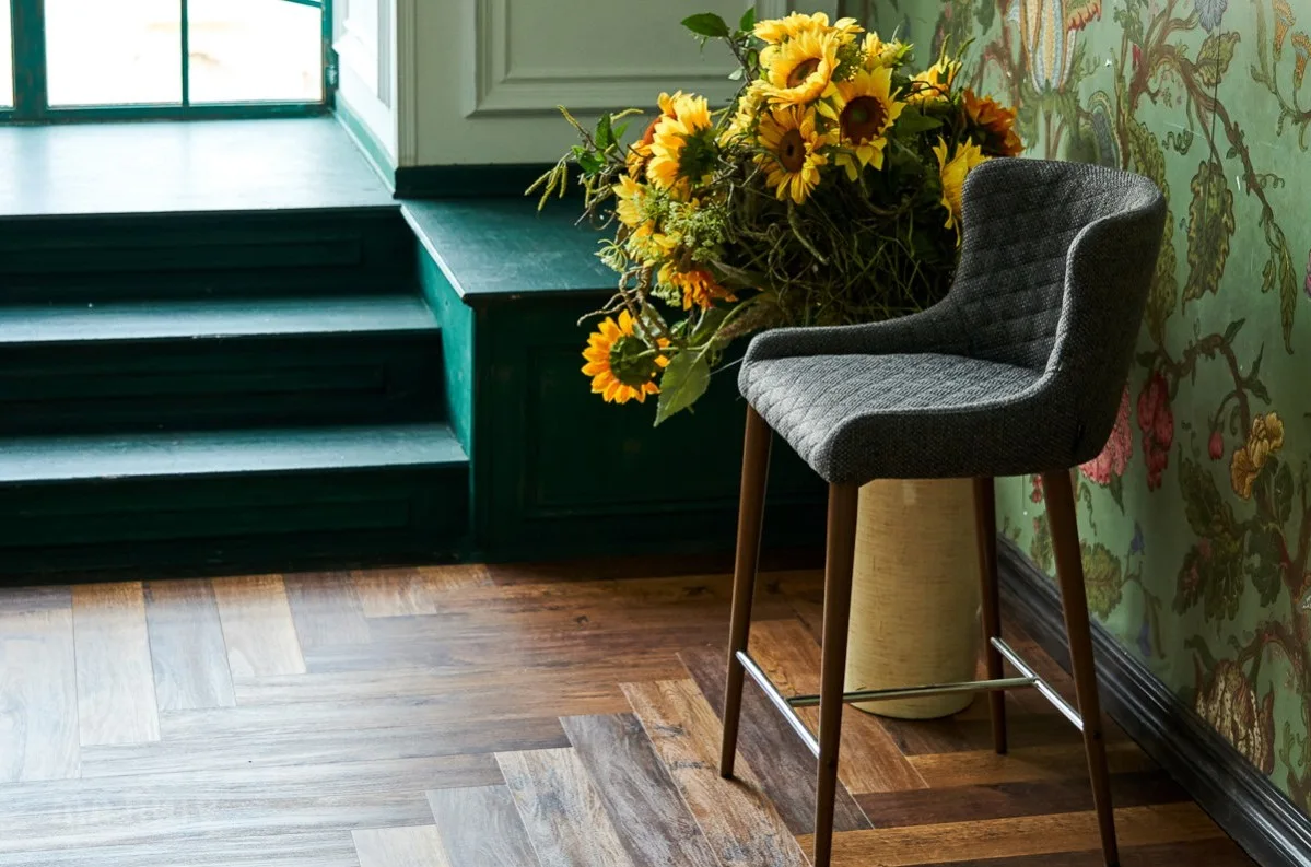 Кварцвиниловый SPC ламинат Vinilam Parquet Herringbone Паркет Парижский IS11155 венгерская елка 720×120×6,5