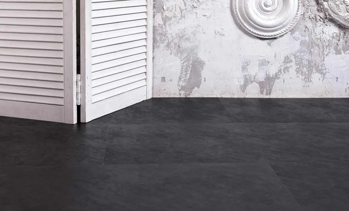 Кварцвиниловый SPC ламинат Vinilam Ceramo Stone Сланцевый Черный 61607 940×470×8