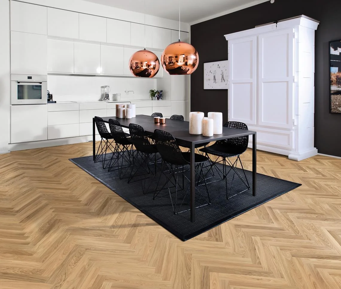 Инженерная доска Kahrs Студио Дуб AB под белым маслом Oak AB white oiled HB 111PABEKFVKE050 Calm венгерская елка 490×70×11