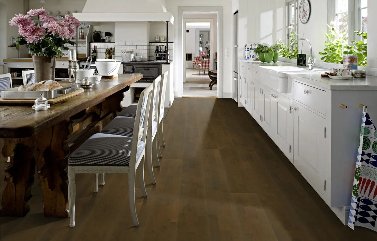 Паркетная доска Kahrs Гармония Дуб Брауни Brownie 153N6CEKA1KW240 Lively 2423×200×15