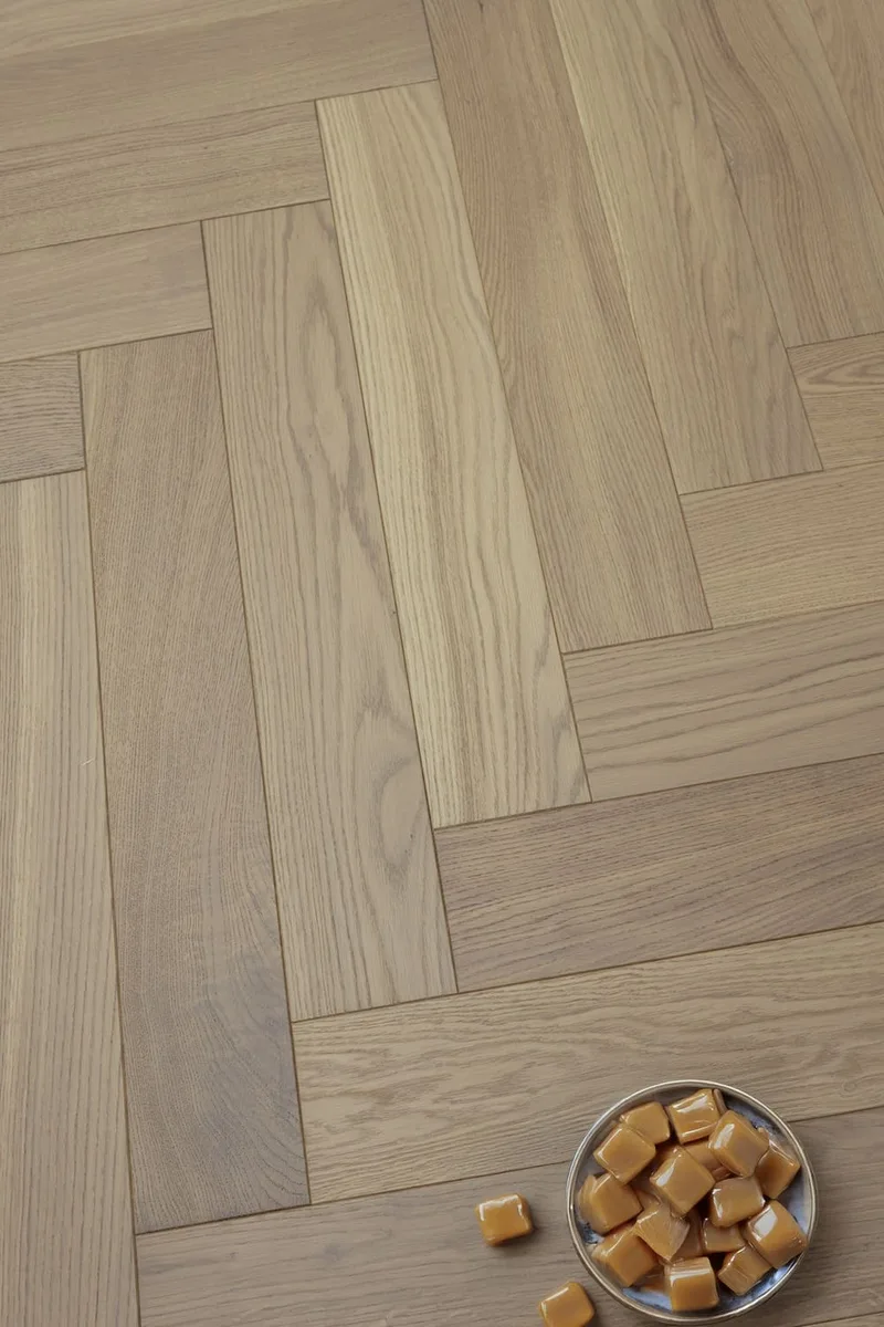 Паркетная доска Karelia Herringbone Дуб Caramel HB 1019ABHB8CARA111 Natur венгерская елка 600×100×14