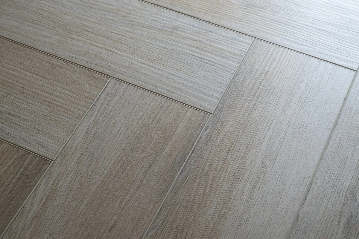 Кварцвиниловая плитка Damy Floor клеевая London LVT Честер 200415EL-01-LVT венгерская елка 590×118×2,5