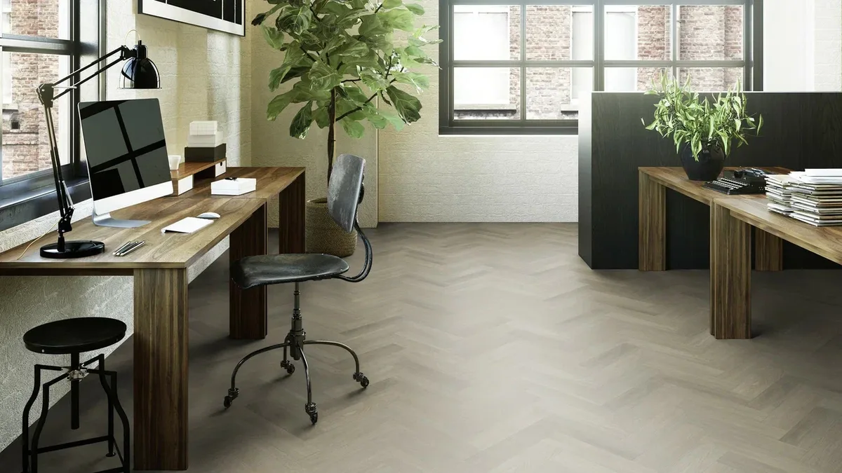Кварцвиниловая плитка Invictus клеевая Maximus Parquet New England Oak Sand венгерская елка 406×102×2,5