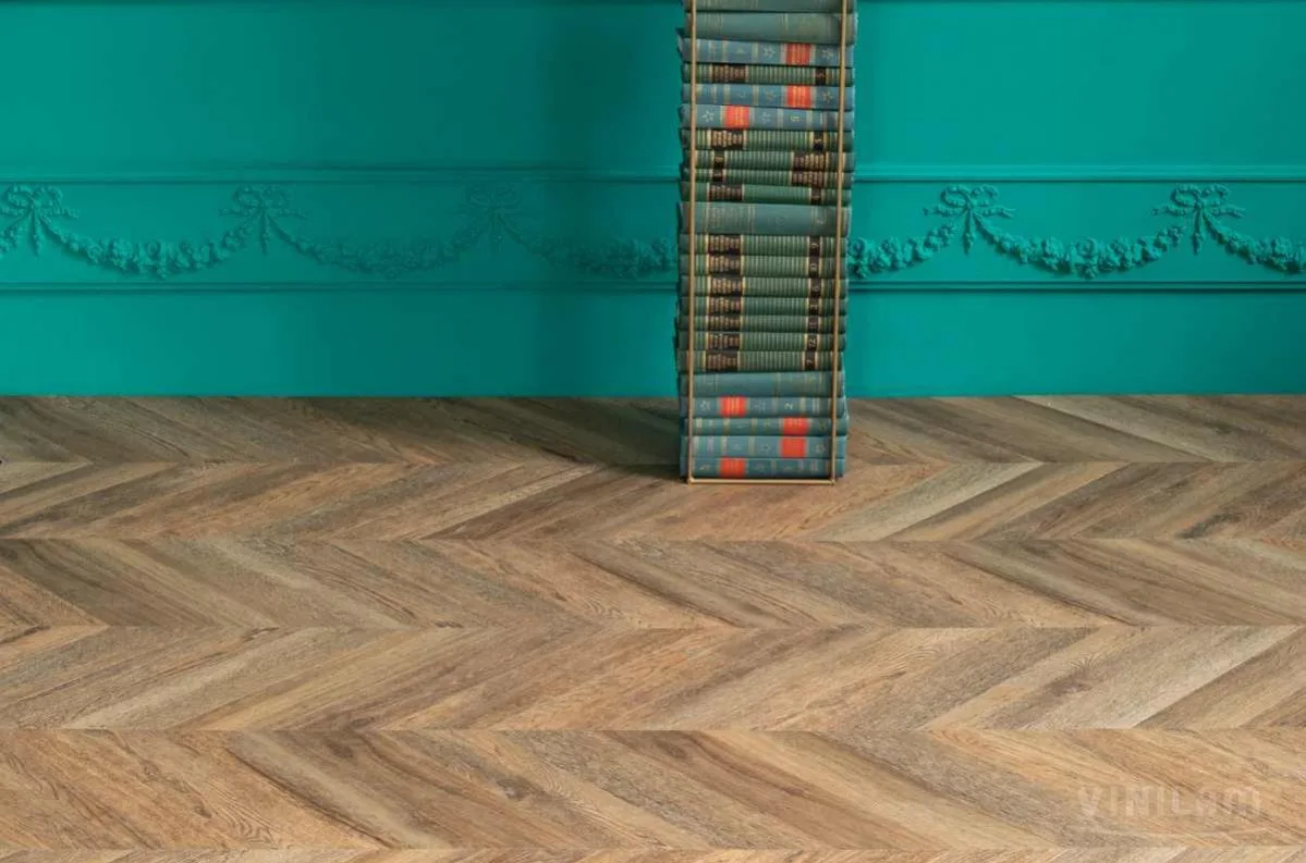 Кварцвиниловый SPC ламинат Vinilam Parquet Chevron Шеврон Нормандия RI153610CL4 французская елка 1293×305×8,5